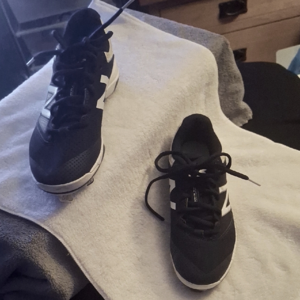 New Balance Women's Softball Cleats Blk/Wht, 5.5 B US